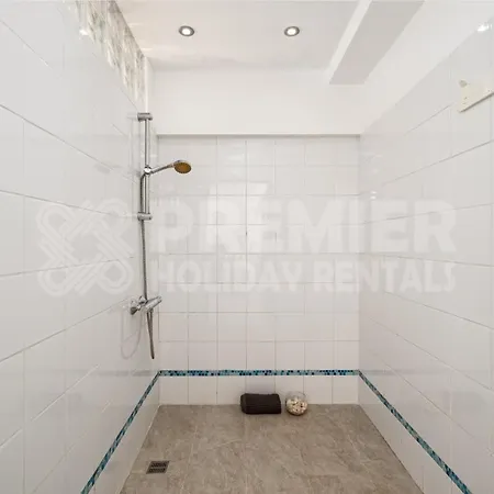 Coral Παραλίμνι